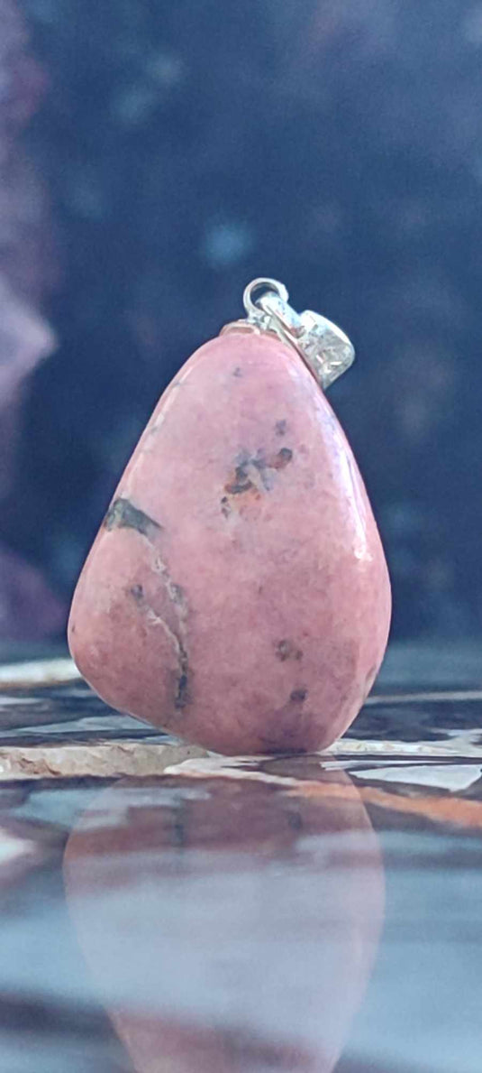 Rhodonite d'Argentine pendentif Grade A++++ (fourni avec cordon) Rhodonite pendentif Dans la besace du p'tit Poucet (Boutique Officielle)