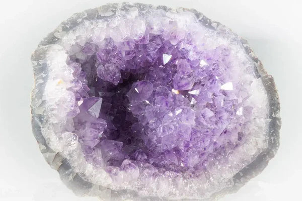 La Grande Famille des Améthystes - Guide Comparatif Complet des Bienfaits & Vertus en Lithothérapie