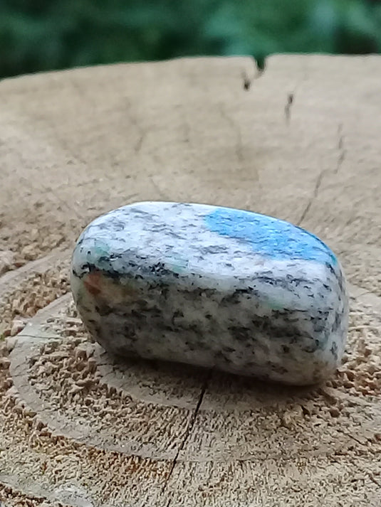 K-2 ’Ketonite’ (Azurite/ Malachite/ Granit/ Biotite) pierre roulée Grade A++++ Très rare K-2 ’Kétonite’ pierre roulée