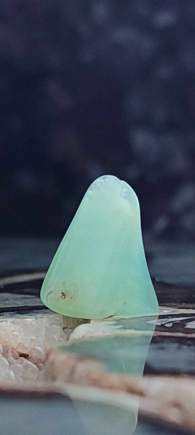 Загрузить изображение в просмотрщик галереи, Chrysoprase du Kazakhstan pierre roulée Grade &quot;Extra&quot; Chrysoprase pierre roulée Dans la besace du p&#39;tit Poucet (Boutique Officielle)
