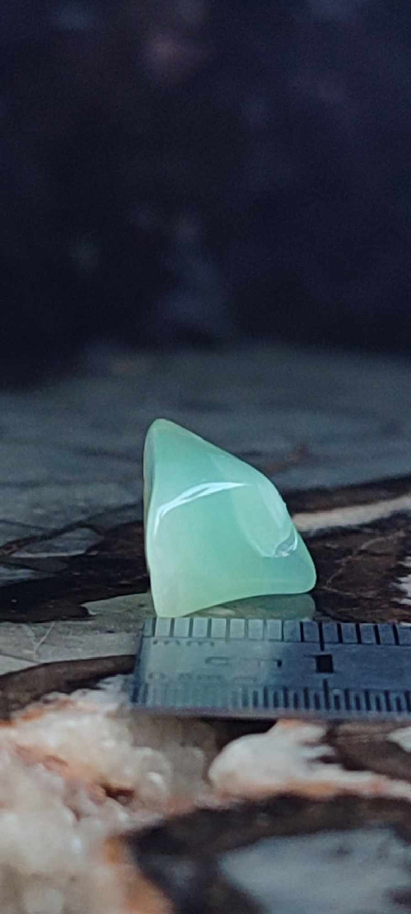 Загрузить изображение в просмотрщик галереи, Chrysoprase du Kazakhstan pierre roulée Grade &quot;Extra&quot; Chrysoprase pierre roulée Dans la besace du p&#39;tit Poucet (Boutique Officielle)
