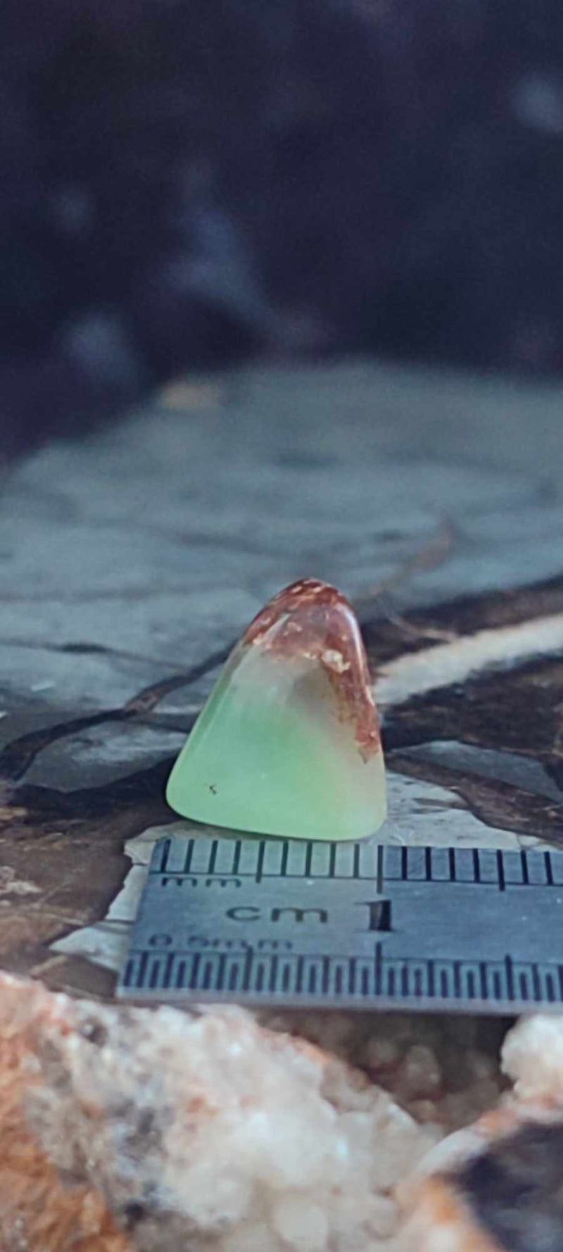 Загрузить изображение в просмотрщик галереи, Chrysoprase du Kazakhstan pierre roulée Grade &quot;Extra&quot; Chrysoprase pierre roulée Dans la besace du p&#39;tit Poucet (Boutique Officielle)
