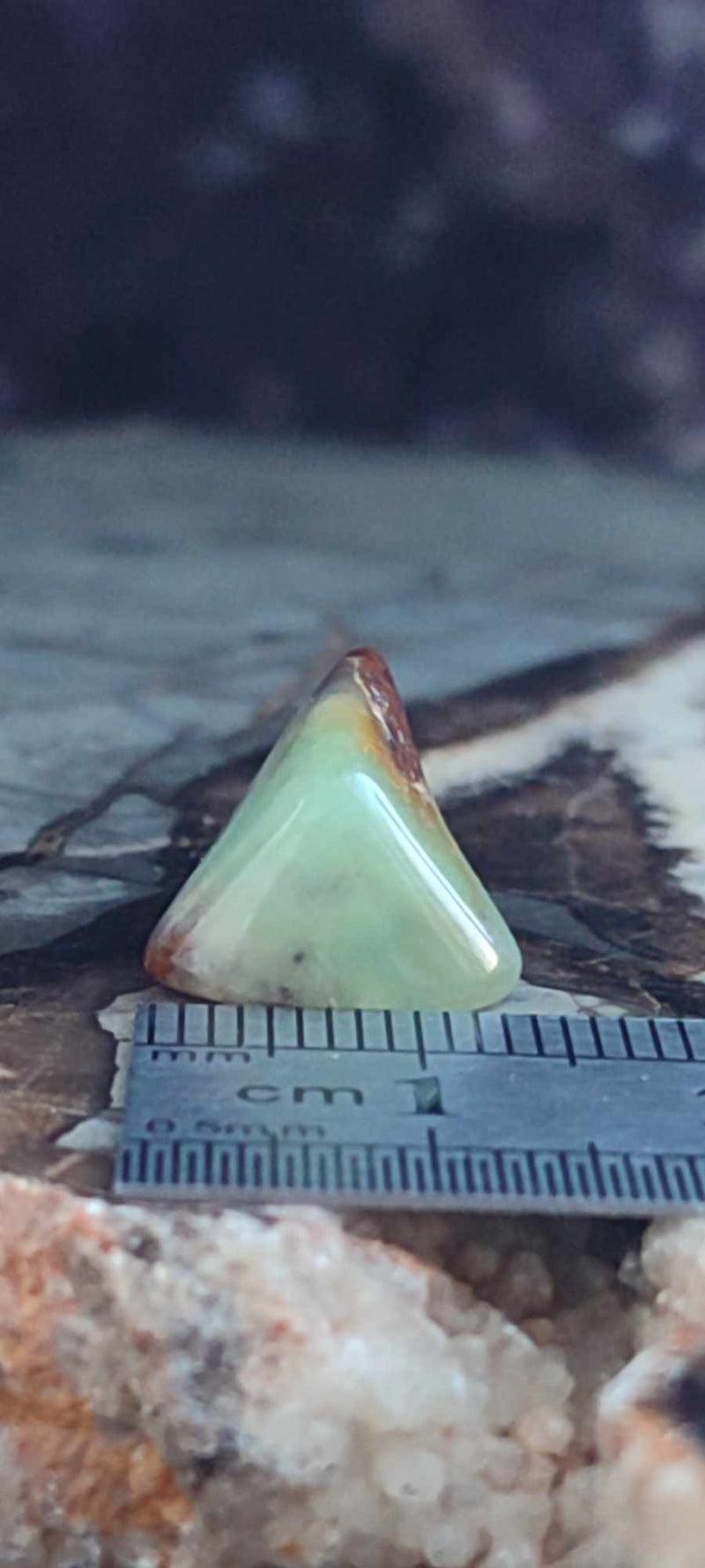 Загрузить изображение в просмотрщик галереи, Chrysoprase du Kazakhstan pierre roulée Grade &quot;Extra&quot; Chrysoprase pierre roulée Dans la besace du p&#39;tit Poucet (Boutique Officielle)
