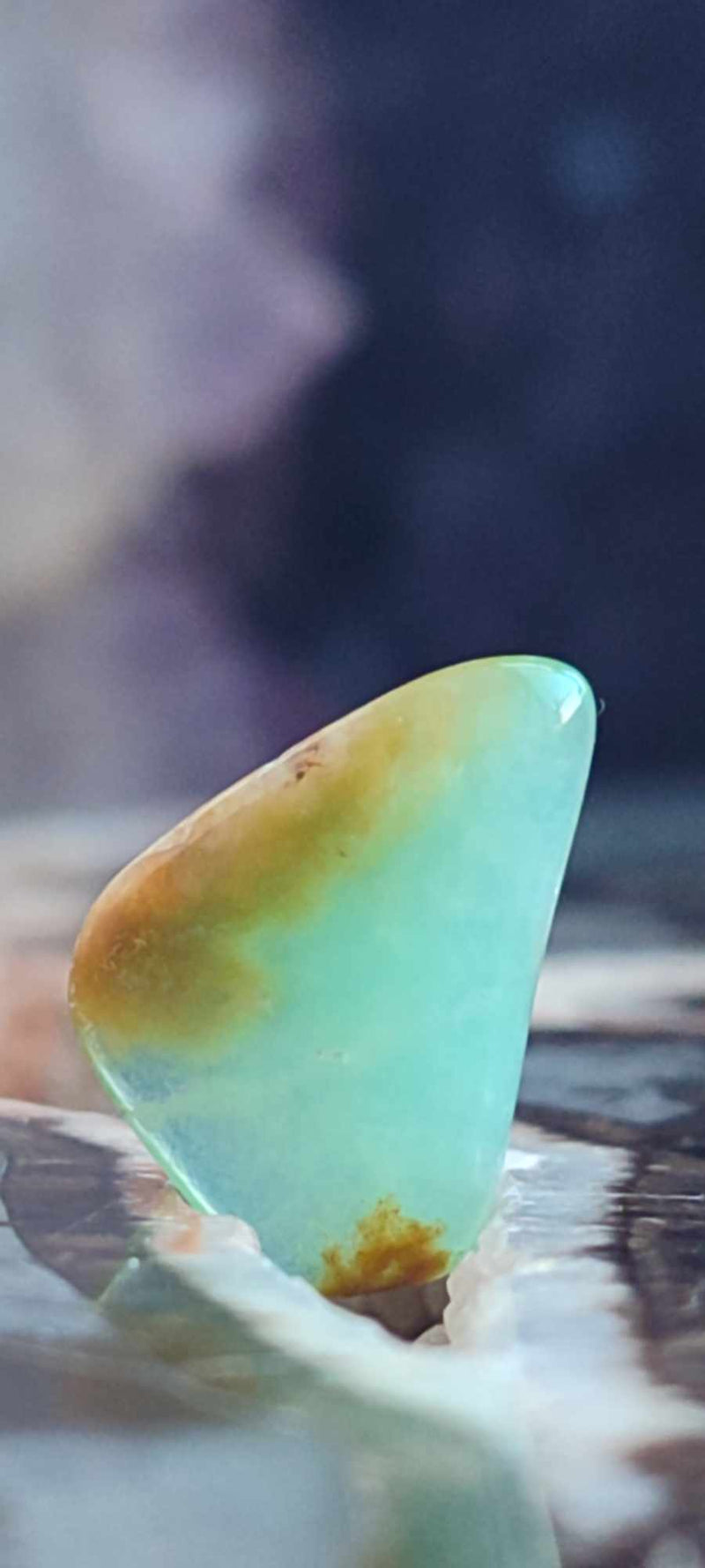 Загрузить изображение в просмотрщик галереи, Chrysoprase du Kazakhstan pierre roulée Grade &quot;Extra&quot; Chrysoprase pierre roulée Dans la besace du p&#39;tit Poucet (Boutique Officielle)
