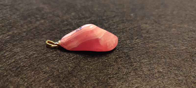 Загрузить изображение в просмотрщик галереи, Rhodochrosite cristallisée du Pérou pendentif Grade &quot;Extra&quot; (fourni avec cordon) Rhodochrosite cristallisée du Pérou pendentif Grade &quot;Extra&quot; Dans la besace du p&#39;tit Poucet (Boutique Officielle)
