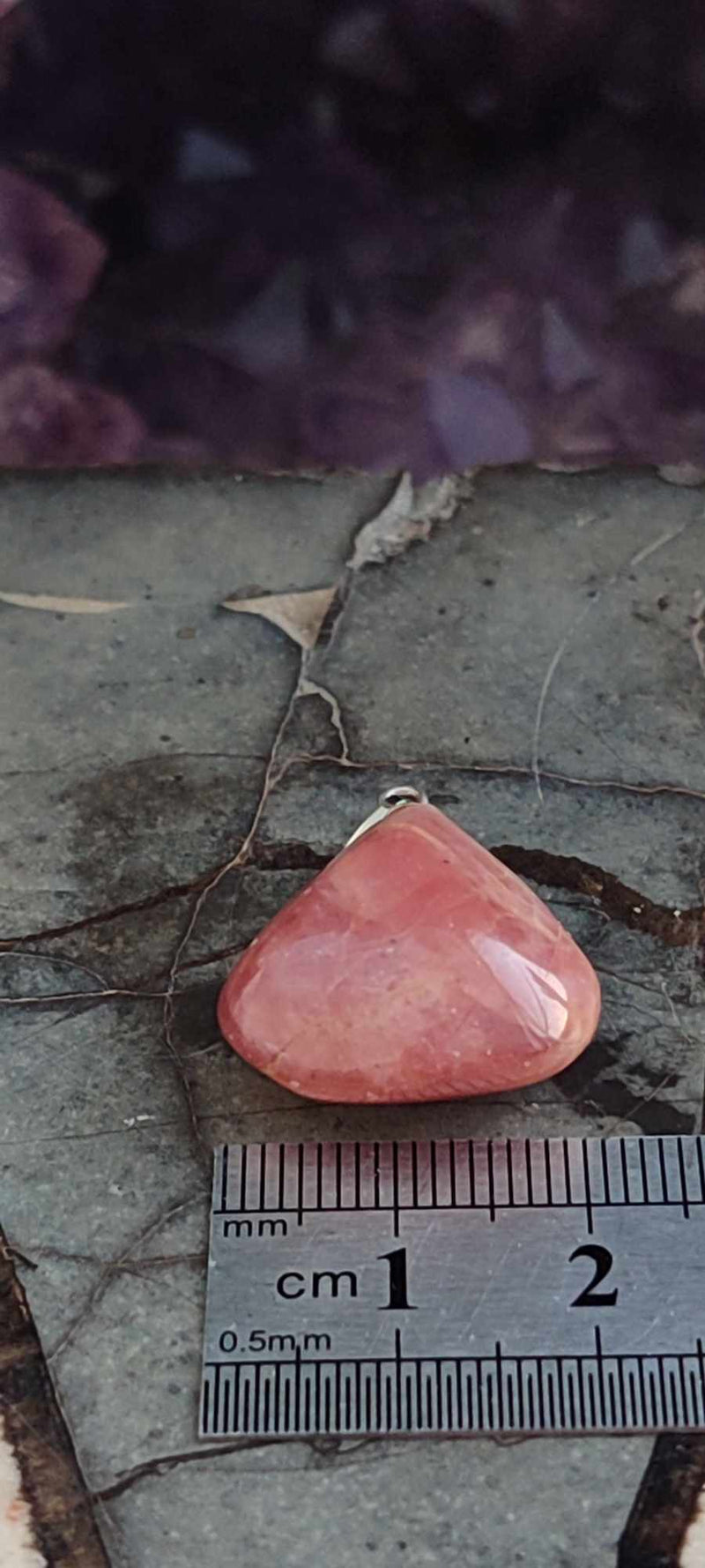 Load image into Gallery viewer, Rhodochrosite cristallisée du Pérou pendentif Grade &quot;Extra&quot; (fourni avec cordon) Rhodochrosite cristallisée du Pérou pendentif Grade &quot;Extra&quot; Dans la besace du p&#39;tit Poucet (Boutique Officielle)
