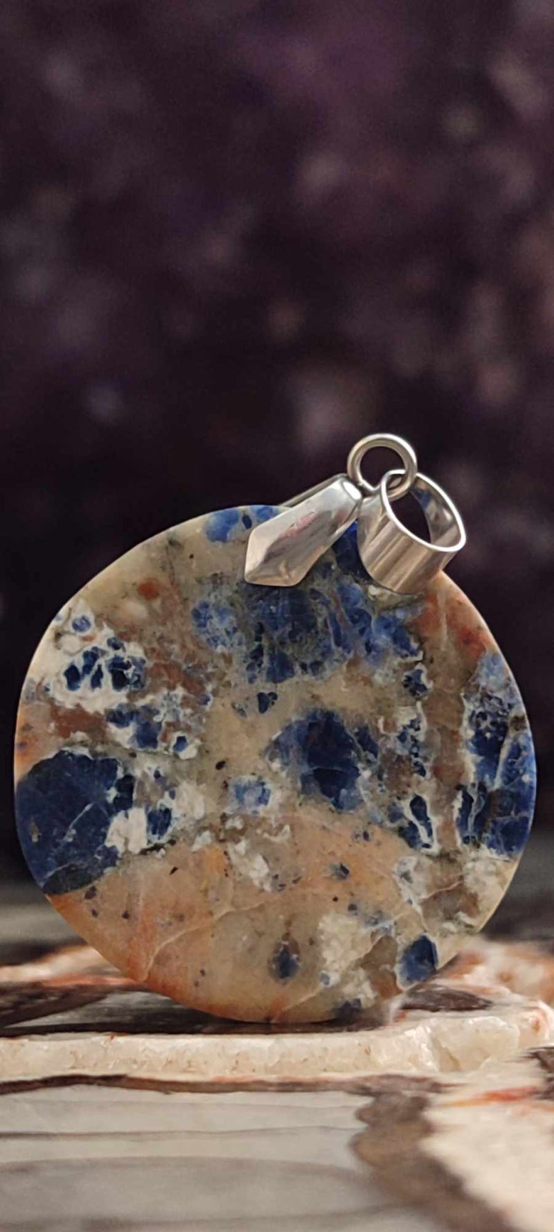 Carica immagine in Galleria Viewer, Sodalite couché de soleil du Brésil pendentif Grade A++++ &quot;Rare&quot; Sodalite coucher de soleil Sodalite/Calcite orange pendentif Dans la besace du p&#39;tit Poucet (Boutique Officielle)
