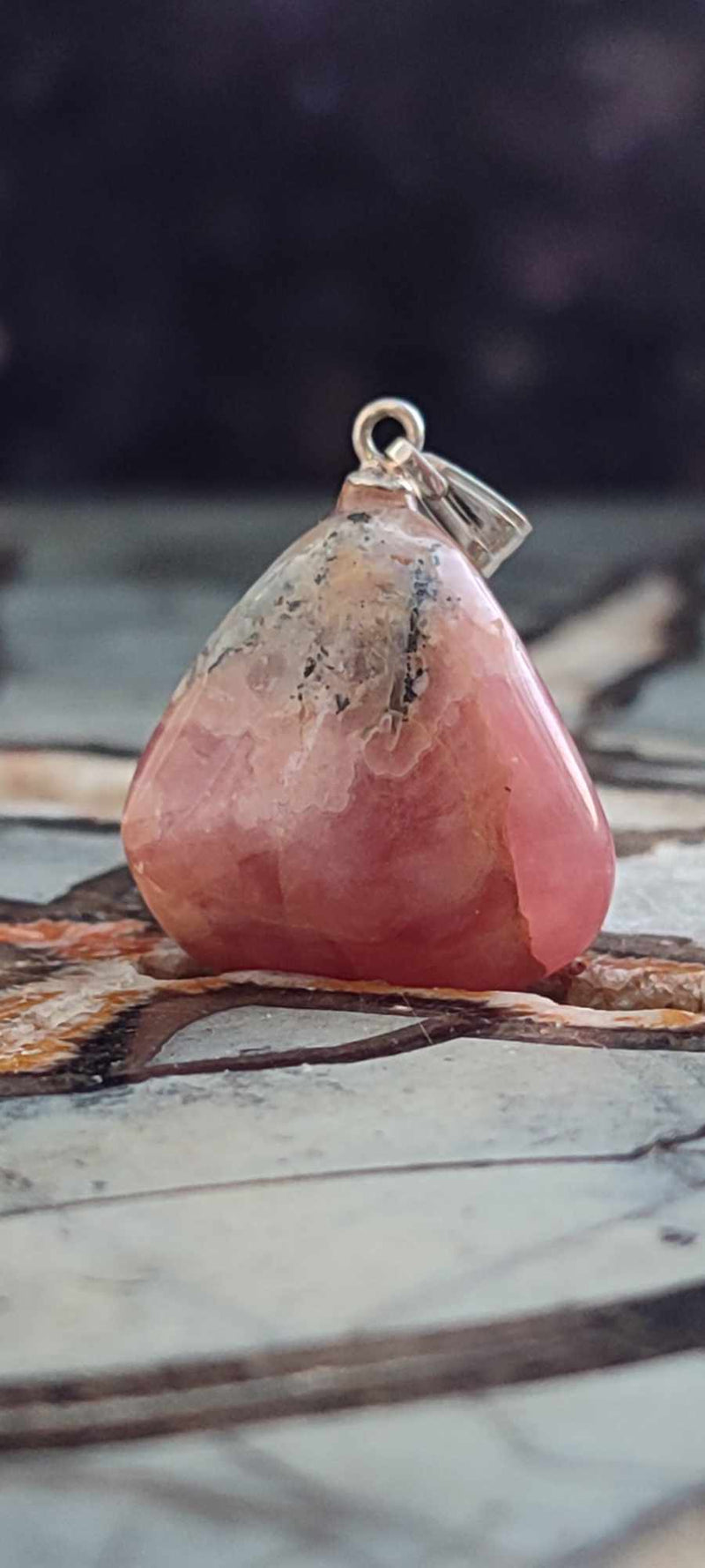 Load image into Gallery viewer, Rhodochrosite cristallisée du Pérou pendentif Grade &quot;Extra&quot; (fourni avec cordon) Rhodochrosite cristallisée du Pérou pendentif Grade &quot;Extra&quot; Dans la besace du p&#39;tit Poucet (Boutique Officielle)
