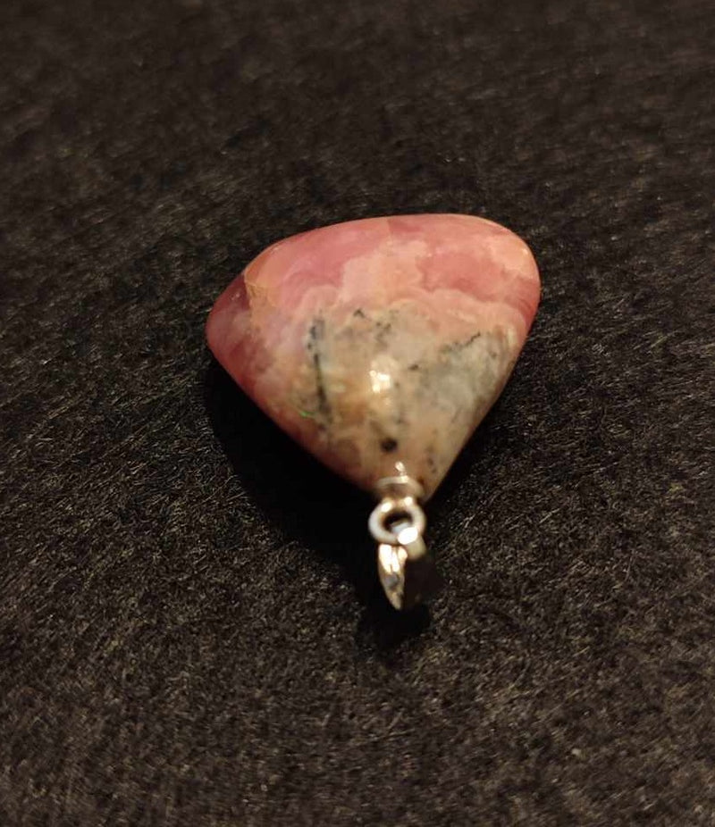 Load image into Gallery viewer, Rhodochrosite cristallisée du Pérou pendentif Grade &quot;Extra&quot; (fourni avec cordon) Rhodochrosite cristallisée du Pérou pendentif Grade &quot;Extra&quot; Dans la besace du p&#39;tit Poucet (Boutique Officielle)
