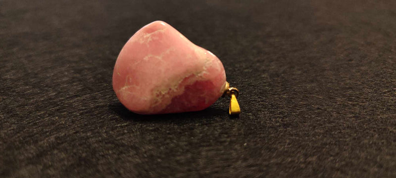 Laden Sie das Bild in Galerie -Viewer, Rhodochrosite cristallisée du Pérou pendentif Grade &quot;Extra&quot; (fourni avec cordon) Dans la besace du p&#39;tit Poucet (Boutique Officielle)
