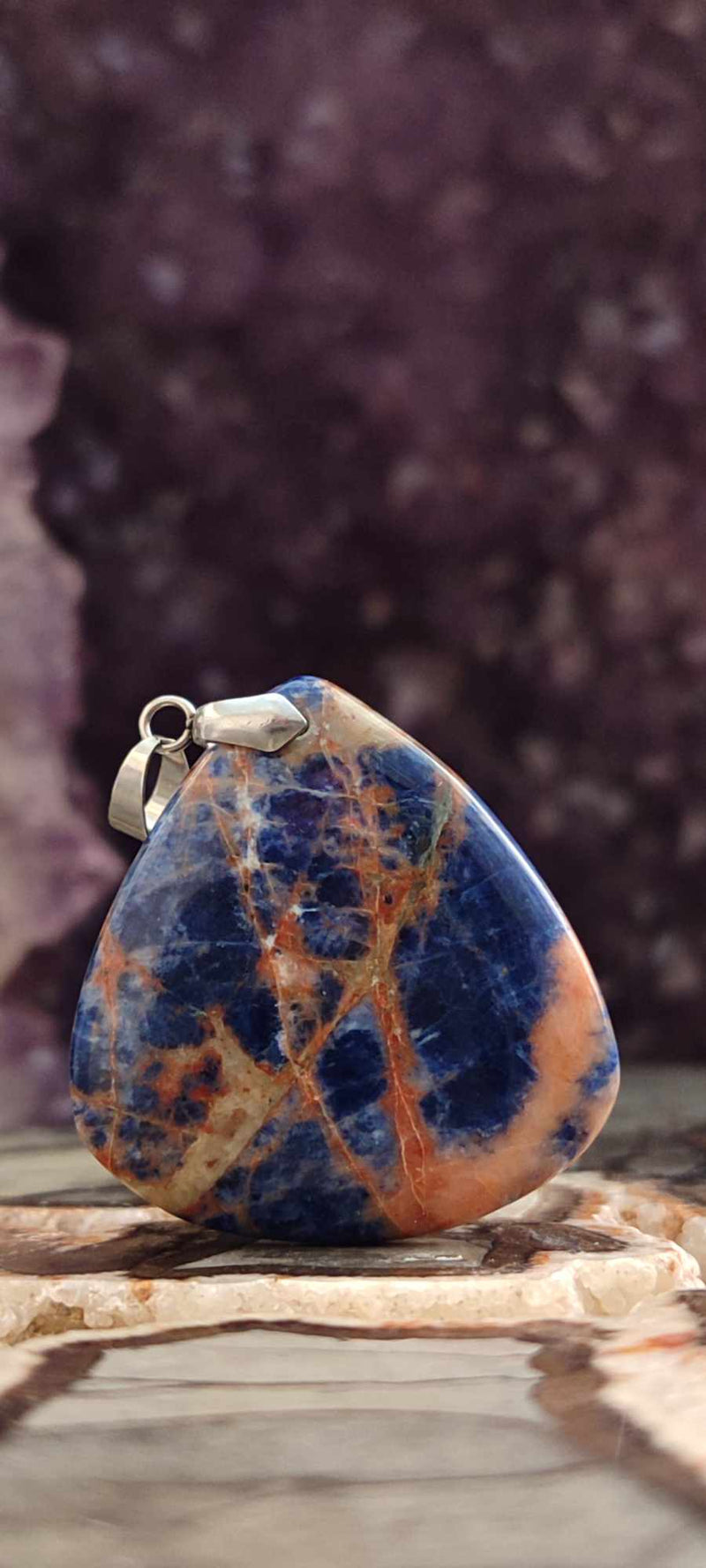 Загрузить изображение в просмотрщик галереи, Sodalite coucher de soleil du Brésil pendentif Grade A++++ &quot;Rare&quot; Sodalite coucher de soleil Sodalite/Calcite orange pendentif Dans la besace du p&#39;tit Poucet (Boutique Officielle)
