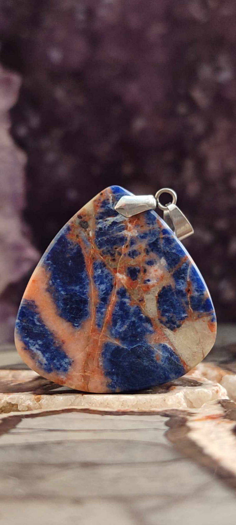 Загрузить изображение в просмотрщик галереи, Sodalite coucher de soleil du Brésil pendentif Grade A++++ &quot;Rare&quot; Sodalite coucher de soleil Sodalite/Calcite orange pendentif Dans la besace du p&#39;tit Poucet (Boutique Officielle)
