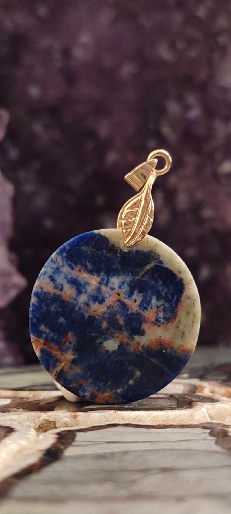 Загрузить изображение в просмотрщик галереи, Sodalite coucher de soleil du Brésil pendentif Grade A++++ &quot;Rare&quot; Sodalite coucher de soleil Sodalite/Calcite orange pendentif Dans la besace du p&#39;tit Poucet (Boutique Officielle)
