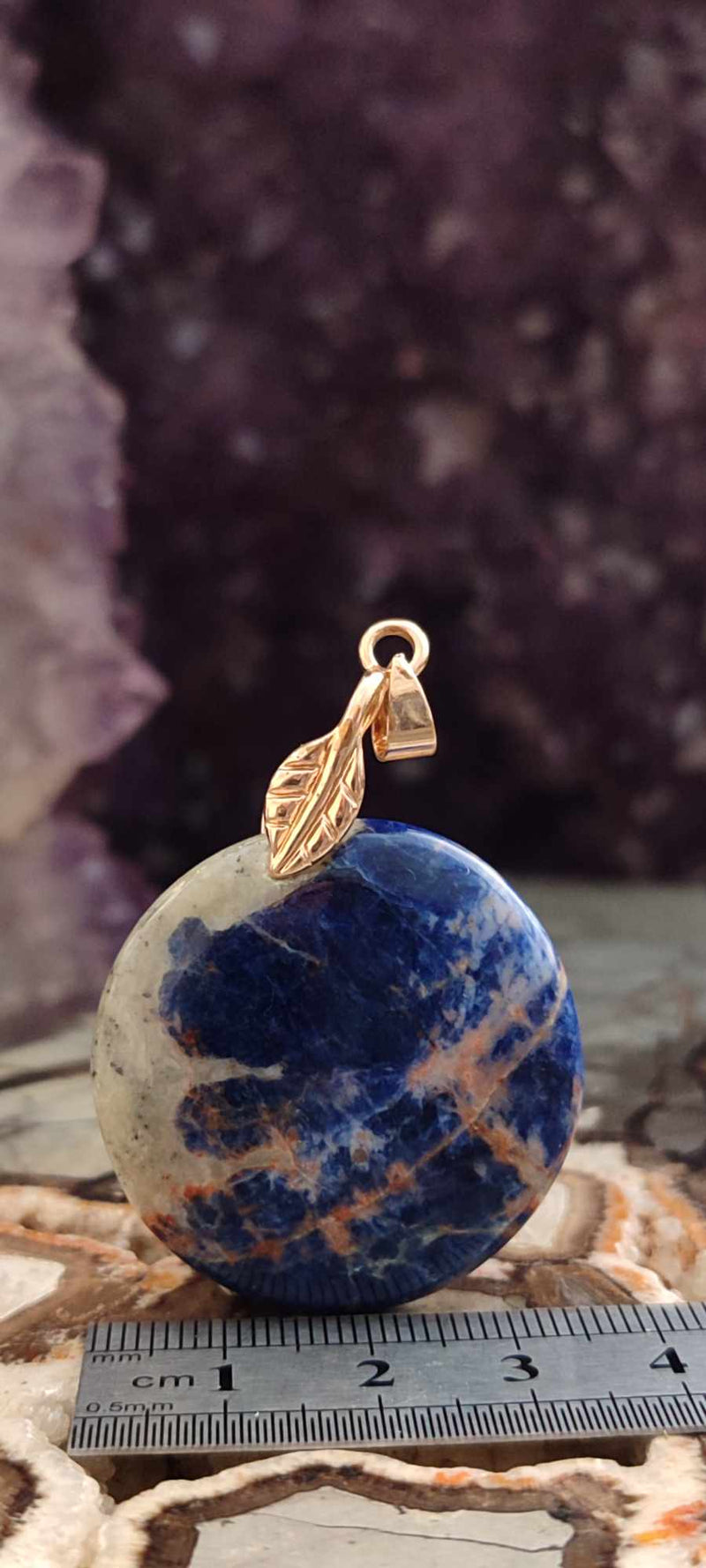 Загрузить изображение в просмотрщик галереи, Sodalite coucher de soleil du Brésil pendentif Grade A++++ &quot;Rare&quot; Sodalite coucher de soleil Sodalite/Calcite orange pendentif Dans la besace du p&#39;tit Poucet (Boutique Officielle)
