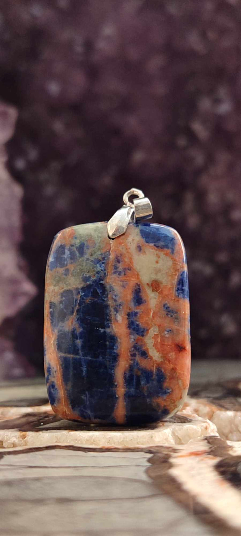 Загрузить изображение в просмотрщик галереи, Sodalite coucher de soleil du Brésil pendentif Grade A++++ &quot;Rare&quot; Sodalite coucher de soleil Sodalite/Calcite orange pendentif Dans la besace du p&#39;tit Poucet (Boutique Officielle)
