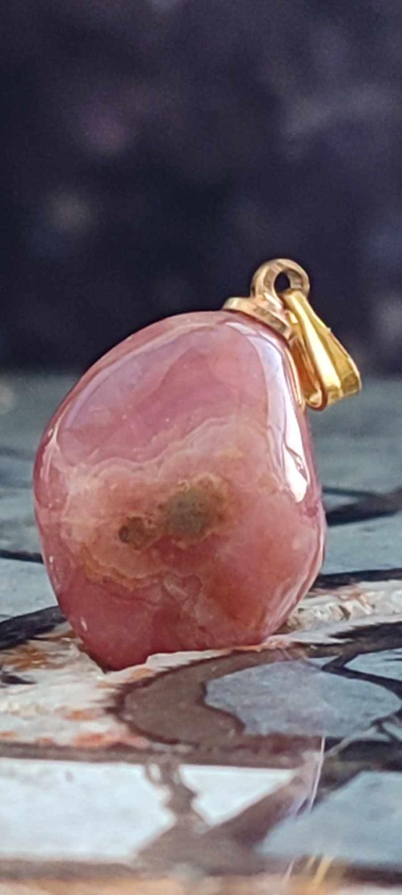 Laden Sie das Bild in Galerie -Viewer, Rhodochrosite cristallisée du Pérou pendentif Grade &quot;Extra&quot; (fourni avec cordon) Rhodochrosite cristallisée du Pérou pendentif Grade &quot;Extra&quot; Dans la besace du p&#39;tit Poucet (Boutique Officielle)
