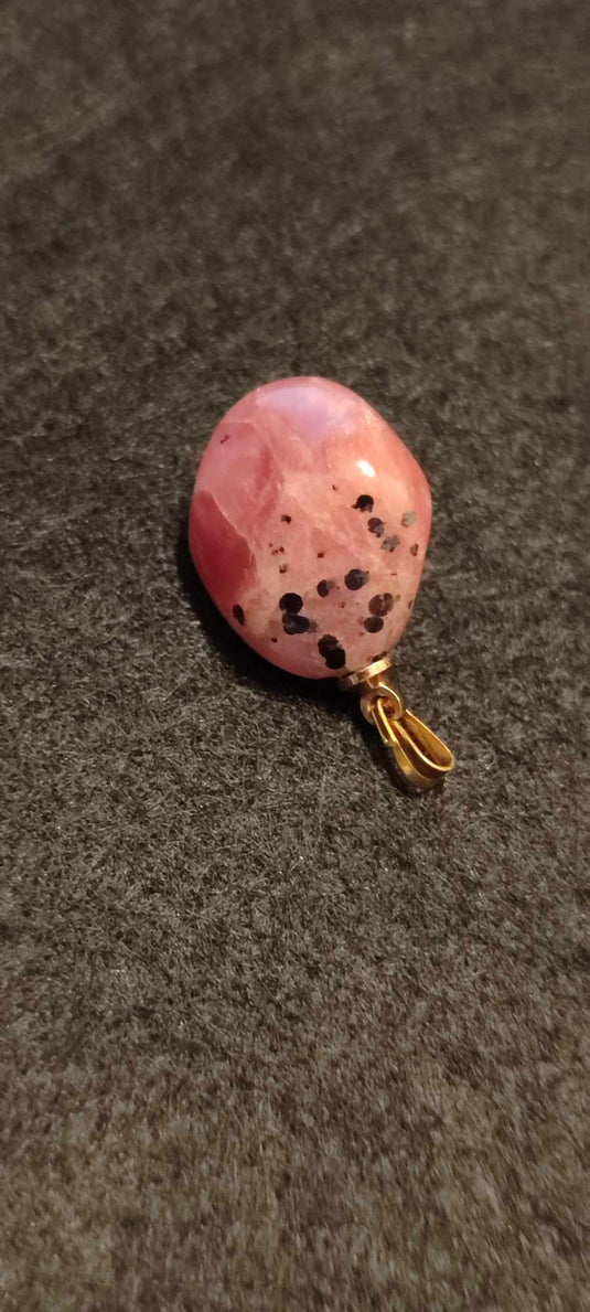 Rhodochrosite cristallisée du Pérou pendentif Grade "Extra" (fourni avec cordon) Rhodochrosite cristallisée du Pérou pendentif Grade "Extra" Dans la besace du p'tit Poucet (Boutique Officielle)