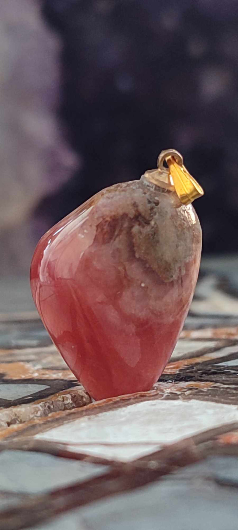 Load image into Gallery viewer, Rhodochrosite cristallisée du Pérou pendentif Grade &quot;Extra&quot; (fourni avec cordon) Rhodochrosite cristallisée du Pérou pendentif Grade &quot;Extra&quot; Dans la besace du p&#39;tit Poucet (Boutique Officielle)
