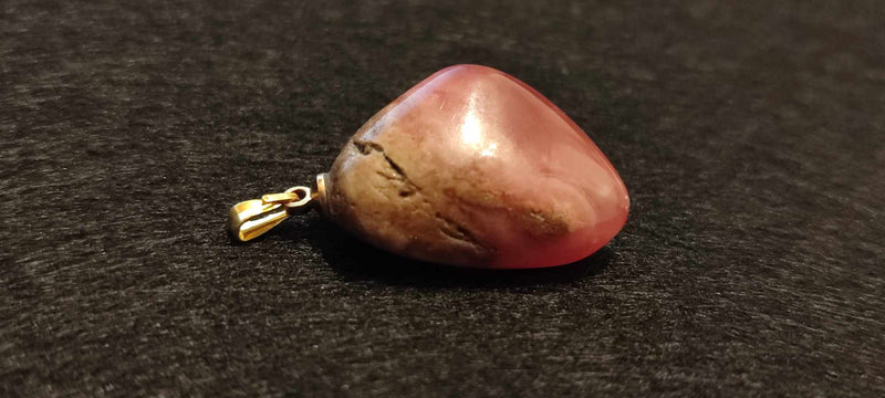 Load image into Gallery viewer, Rhodochrosite cristallisée du Pérou pendentif Grade &quot;Extra&quot; (fourni avec cordon) Rhodochrosite cristallisée du Pérou pendentif Grade &quot;Extra&quot; Dans la besace du p&#39;tit Poucet (Boutique Officielle)
