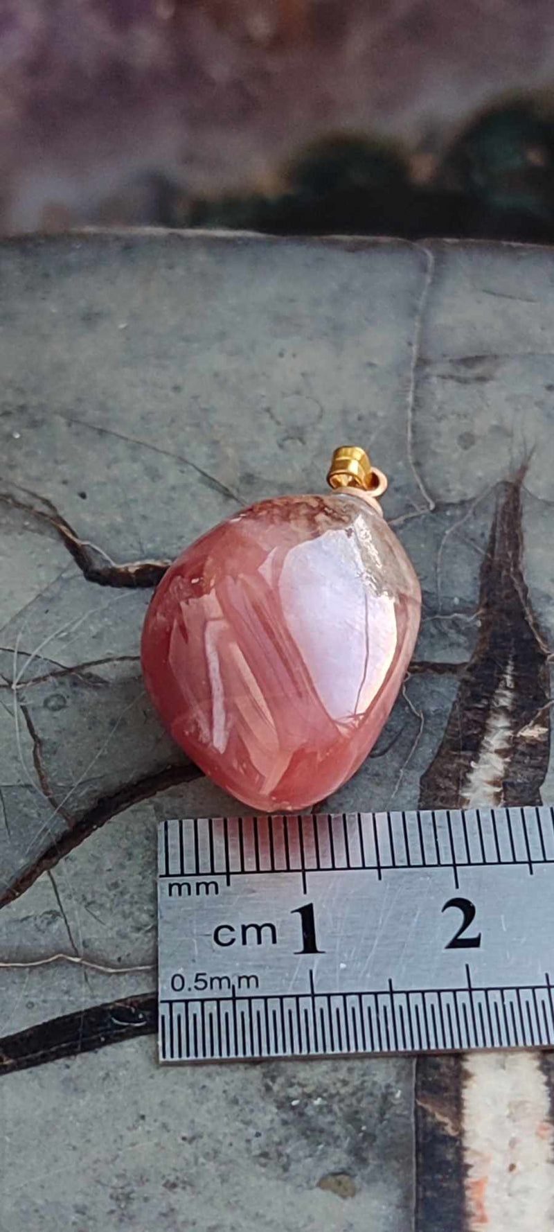 Load image into Gallery viewer, Rhodochrosite cristallisée du Pérou pendentif Grade &quot;Extra&quot; (fourni avec cordon) Rhodochrosite cristallisée du Pérou pendentif Grade &quot;Extra&quot; Dans la besace du p&#39;tit Poucet (Boutique Officielle)
