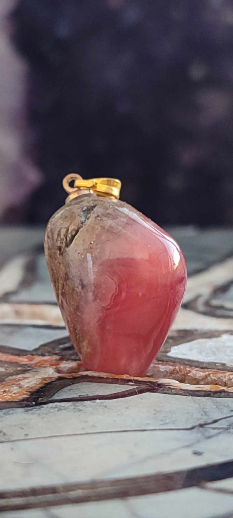 Load image into Gallery viewer, Rhodochrosite cristallisée du Pérou pendentif Grade &quot;Extra&quot; (fourni avec cordon) Rhodochrosite cristallisée du Pérou pendentif Grade &quot;Extra&quot; Dans la besace du p&#39;tit Poucet (Boutique Officielle)
