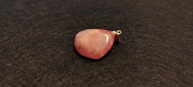 Carica immagine in Galleria Viewer, Rhodochrosite cristallisée du Pérou pendentif Grade &quot;Extra&quot; (fourni avec cordon) Rhodochrosite cristallisée du Pérou pendentif Grade &quot;Extra&quot; Dans la besace du p&#39;tit Poucet (Boutique Officielle)
