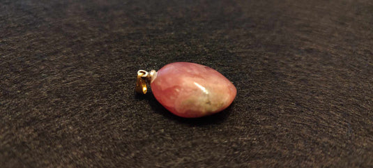 Rhodochrosite cristallisée du Pérou pendentif Grade "Extra" (fourni avec cordon) Rhodochrosite cristallisée du Pérou pendentif Grade "Extra" Dans la besace du p'tit Poucet (Boutique Officielle)