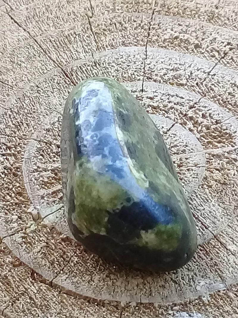 Load image into Gallery viewer, Serpentine Chytah pierre roulée Grade A++++ Serpentine Chytah pierre roulée
