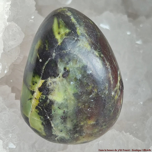 Serpentine chromifère à Magnétite et Stichtite - Pierre Roulée N1 - Vue 1