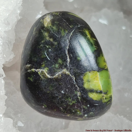 Serpentine chromifère à Magnétite et Stichtite - Pierre Roulée N1 - Vue 2