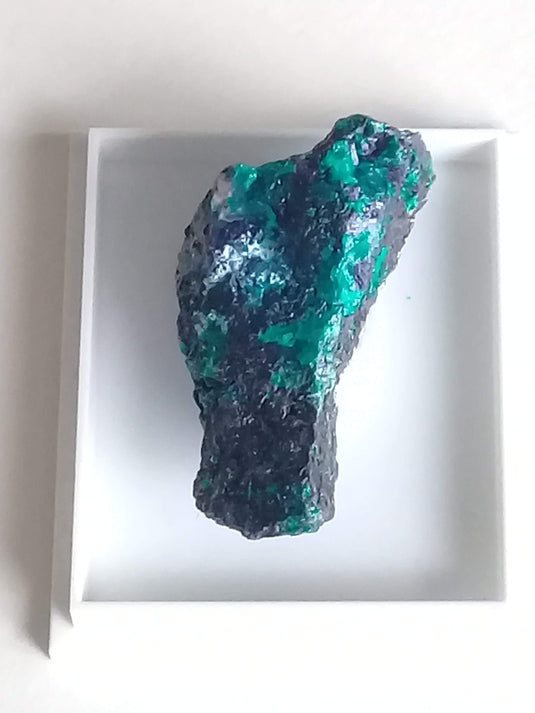 Shattuckite sur Dioptase pierre brute Grade A++++ Sahttuckite sur Dioptase pierre brute