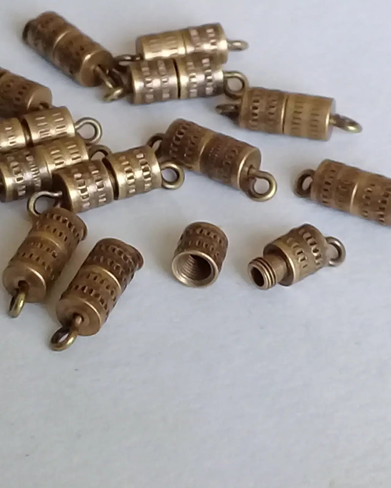 Load image into Gallery viewer, Accessoires fermoir à vis pour bracelets colliers pendentifs Divers coloris Prix à fermoir à l’unité Fermoirs à vis divers coloris
