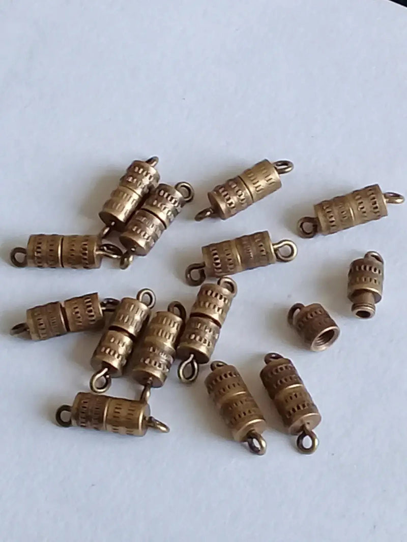 Load image into Gallery viewer, Accessoires fermoir à vis pour bracelets colliers pendentifs Divers coloris Prix à fermoir à l’unité Fermoirs à vis divers coloris
