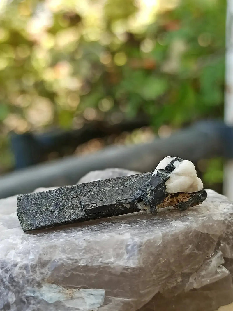 Chargez l'image dans la visionneuse de la galerie, Ægyrine N10 des Etats-Unis - Pierre brute - Grade Prémium - Ægyrine pierre brute
