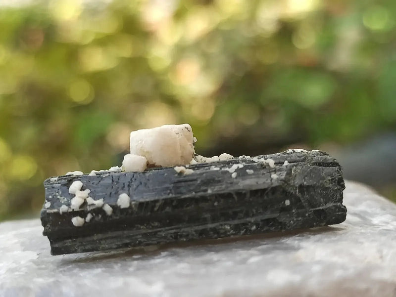 Chargez l'image dans la visionneuse de la galerie, Ægyrine N13 des Etats-Unis - Pierre brute - Grade Prémium - Ægyrine pierre brute
