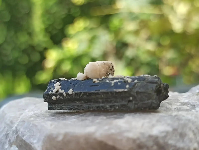 Chargez l'image dans la visionneuse de la galerie, Ægyrine N13 des Etats-Unis - Pierre brute - Grade Prémium - Ægyrine pierre brute
