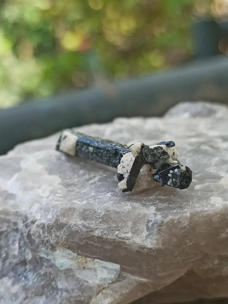 Chargez l'image dans la visionneuse de la galerie, Ægyrine N14 des Etats-Unis - Pierre brute - Grade Prémium - Ægyrine pierre brute
