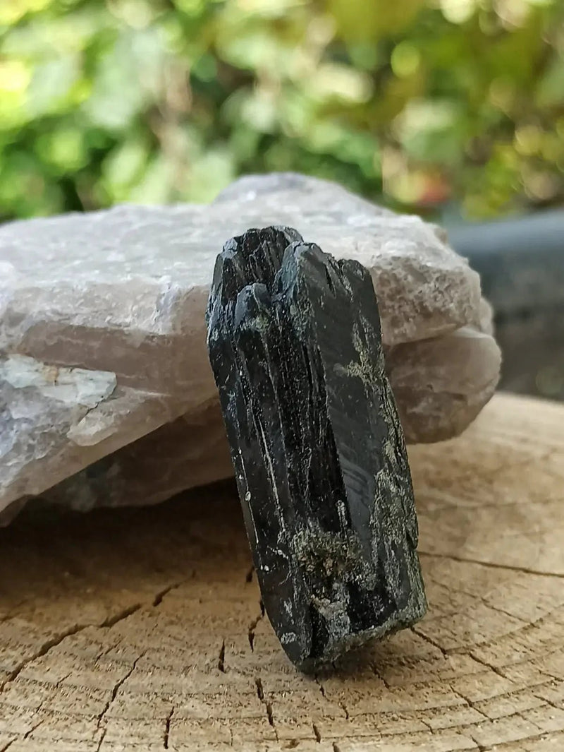 Chargez l'image dans la visionneuse de la galerie, Ægyrine N9 des Etats-Unis - Pierre brute - Grade Prémium - Ægyrine pierre brute
