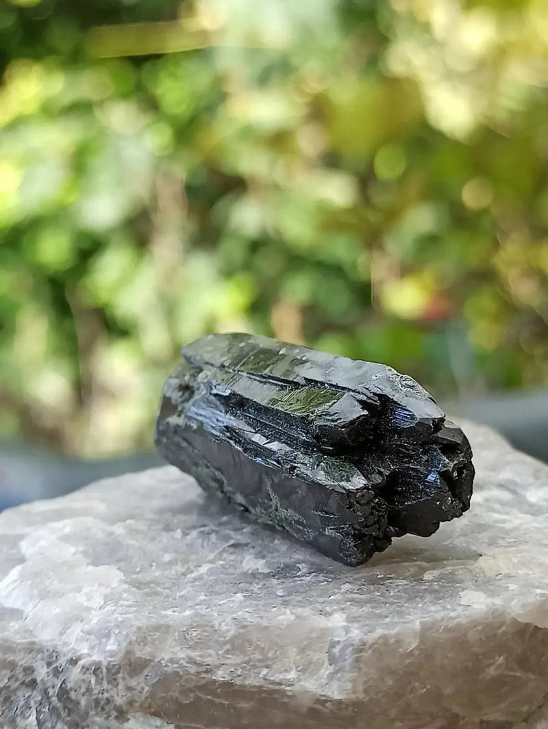 Chargez l'image dans la visionneuse de la galerie, Ægyrine N9 des Etats-Unis - Pierre brute - Grade Prémium - Ægyrine pierre brute
