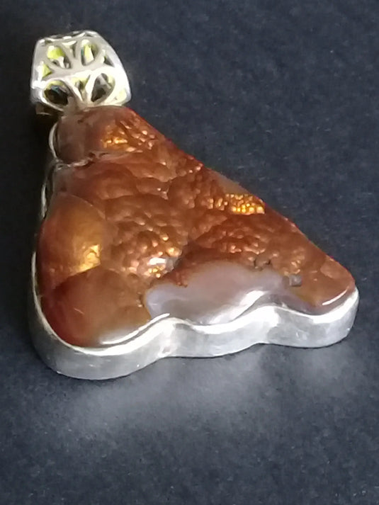 Agate de feu du Mexique (RARE) pendentif 51.45Cts Grade AAAA monté sur Argt925 (Fourni avec cordon) Agate de feu pendentif Dans la besace du p'tit Poucet   