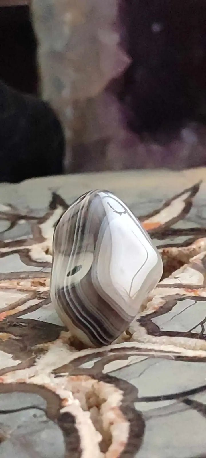 Chargez l&#39;image dans la visionneuse de la galerie, Agate du Botswana Afrique pierre roulée Grade A++++ Agate du Botswana pierre roulée
