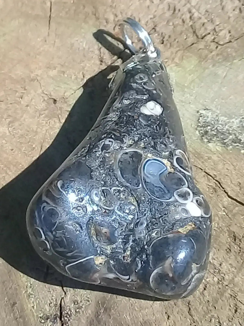 Chargez l&#39;image dans la visionneuse de la galerie, Agate Turitelle d’Uruguay pendentif Grade A++++ Agate Turitelles fossile pendentif
