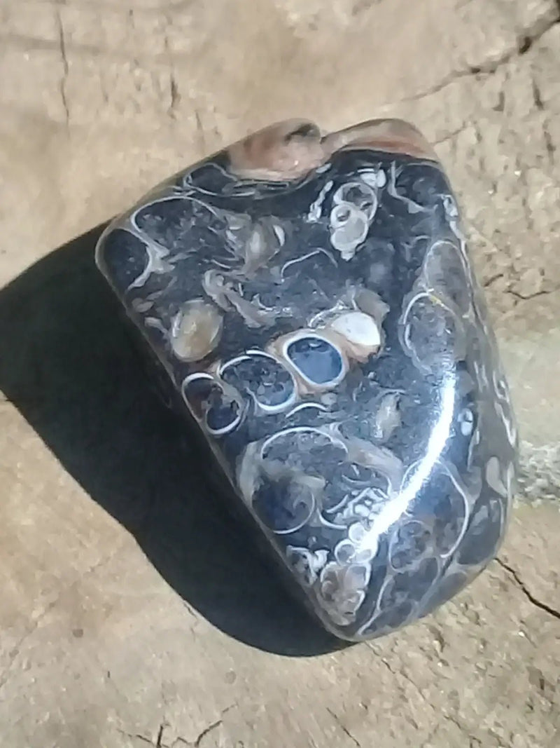 Chargez l&#39;image dans la visionneuse de la galerie, Agate Turitelle d’Uruguay pierre roulée Grade A++++ Agate Turitelle pierre roulée
