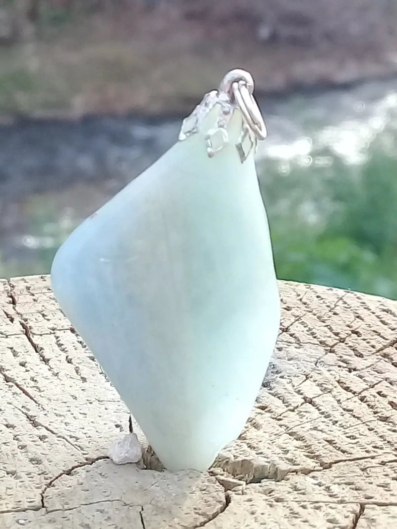 Load image into Gallery viewer, Aigue-Marine pendentif Grade A +++ (Fourni avec cordon) Aigue-Marine pendentif
