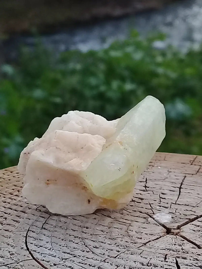 Load image into Gallery viewer, Aigue marine pierre brute Grade A ++++ Aigue-Marine pierre brute
