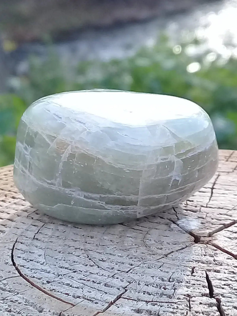 Load image into Gallery viewer, Aigue marine pierre roulée Grade A ++++ Aigue marine pierre roulée
