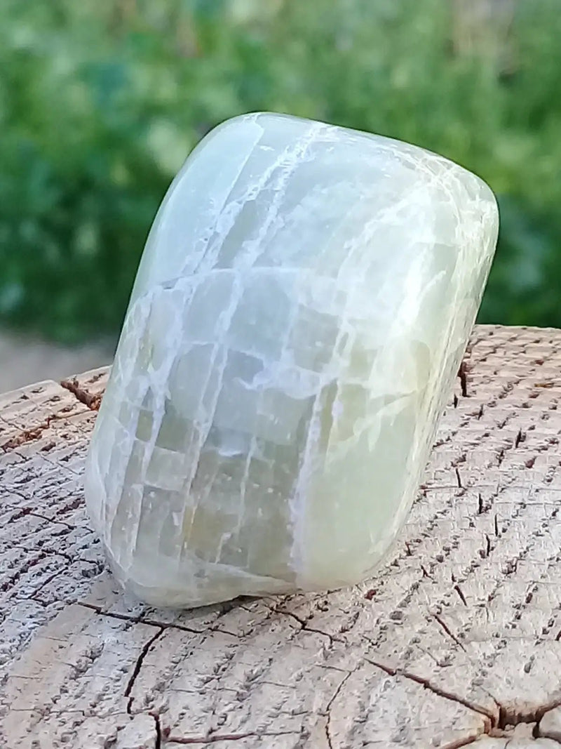 Load image into Gallery viewer, Aigue marine pierre roulée Grade A ++++ Aigue marine pierre roulée
