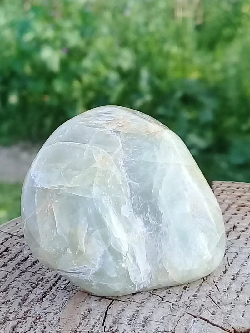 Load image into Gallery viewer, Aigue marine pierre roulée Grade A ++++ Aigue-Marine pierre roulée
