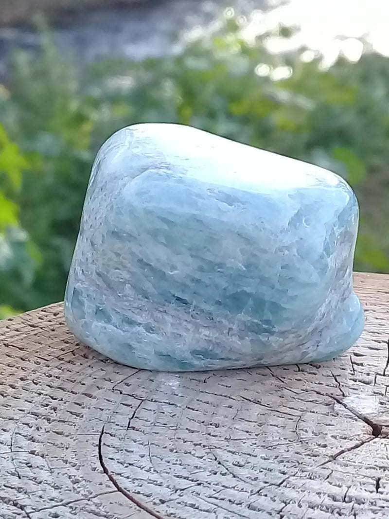 Load image into Gallery viewer, Aigue marine pierre roulée Grade A ++++ Aigue-Marine pierre roulée
