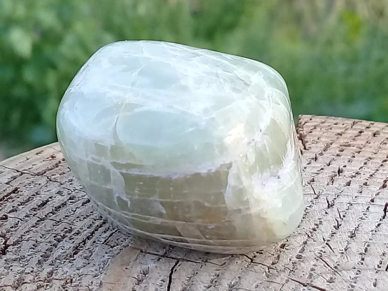 Load image into Gallery viewer, Aigue marine pierre roulée Grade A ++++ Aigue marine pierre roulée
